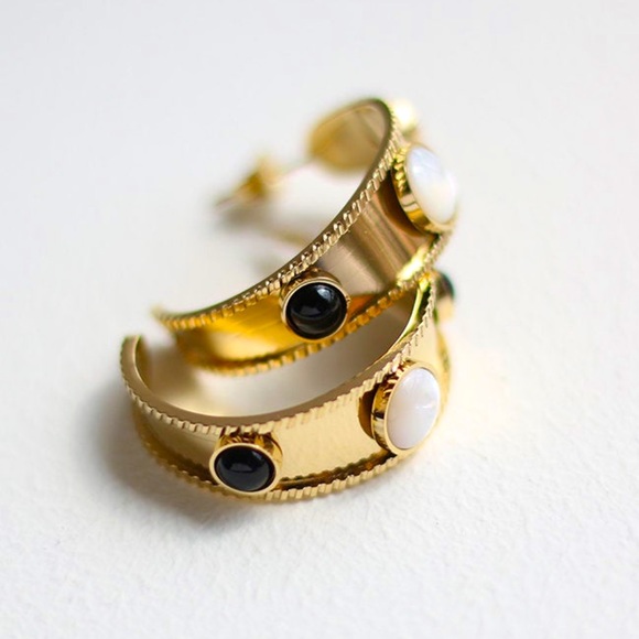 The C shape earrings - Picture 3 of 6